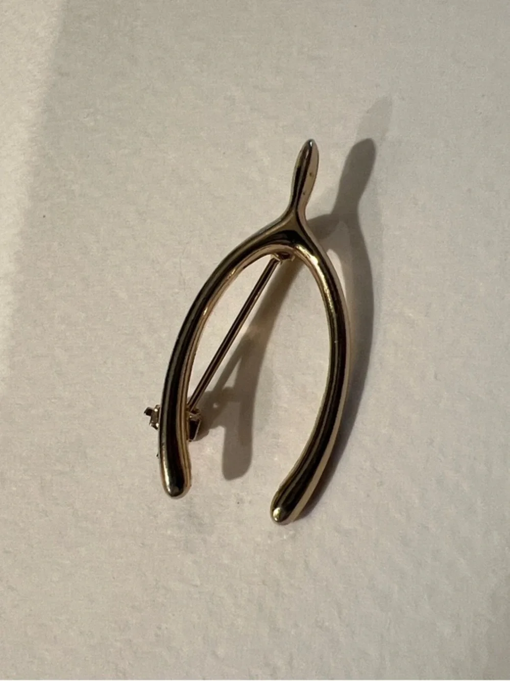 Gold tone wishbone brooch - Picture 1 of 3